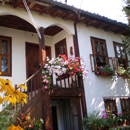 Tsutsovi House Hotel Kalofer Exterior photo