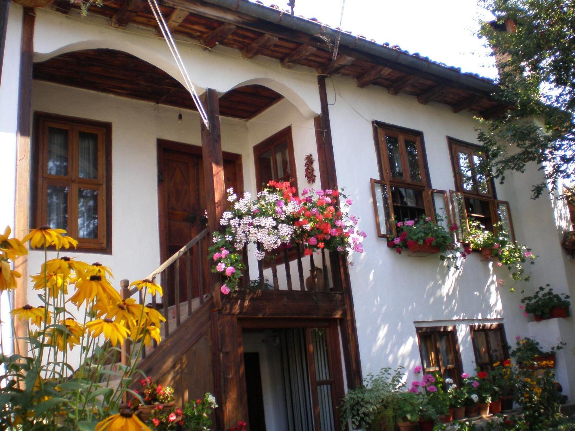 Tsutsovi House Hotel Kalofer Exterior photo
