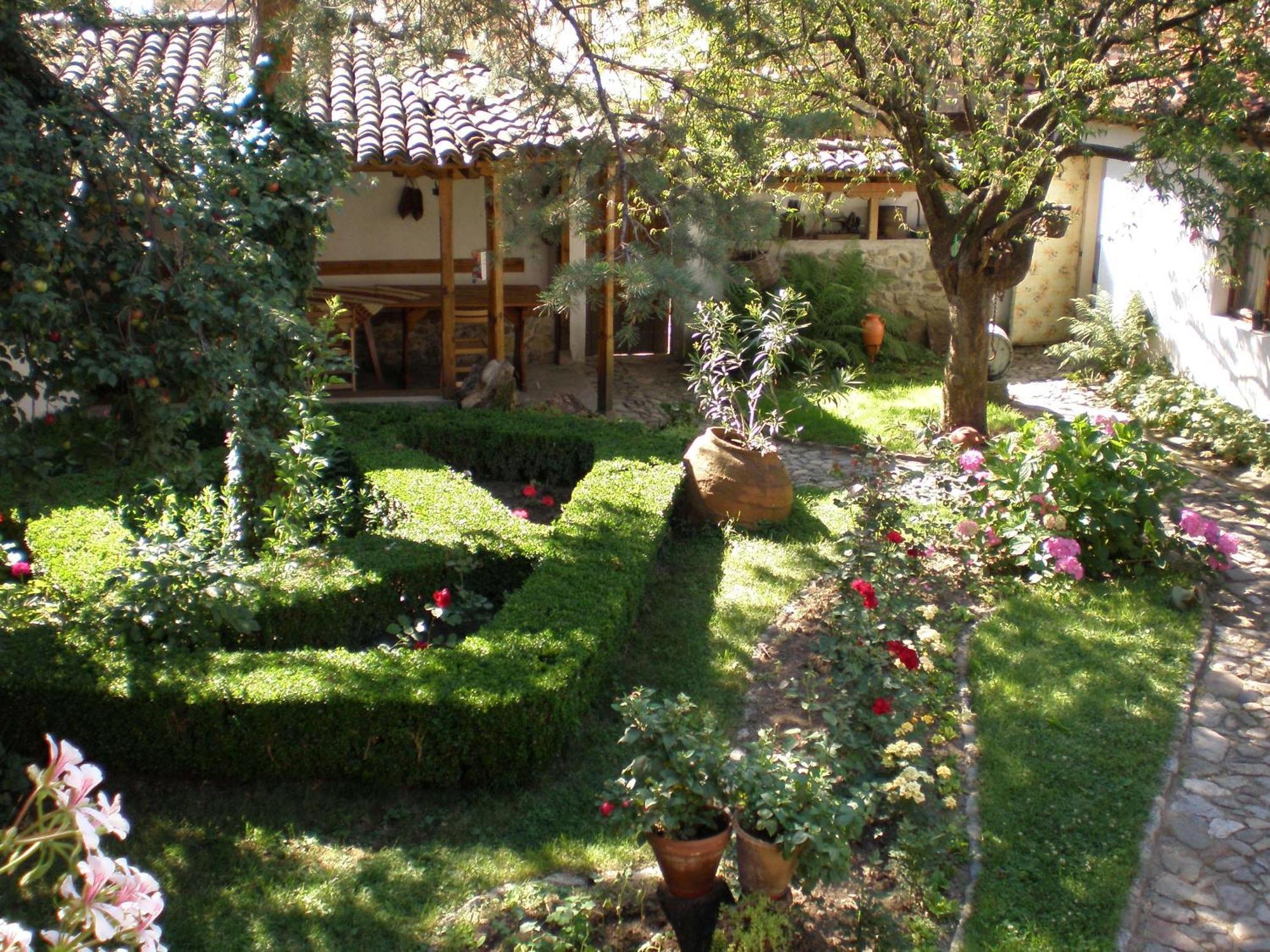 Tsutsovi House Hotel Kalofer Exterior photo
