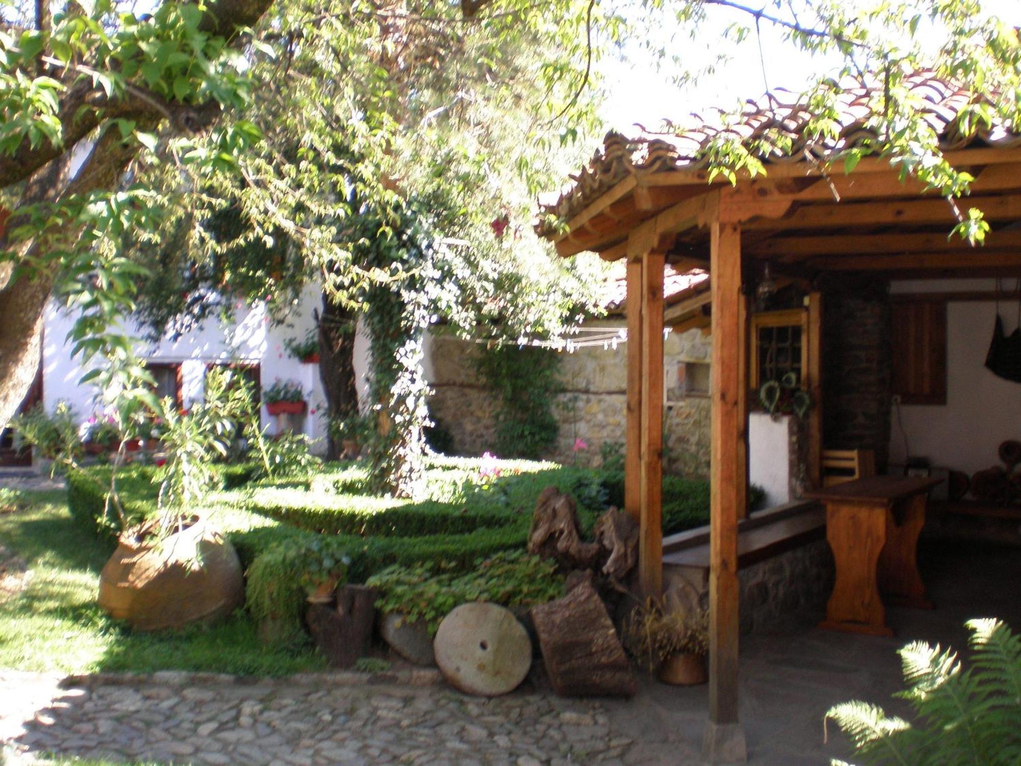 Tsutsovi House Hotel Kalofer Exterior photo